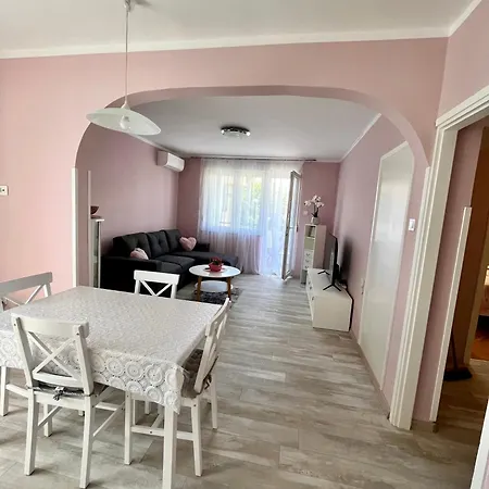 New Ana Apartment *